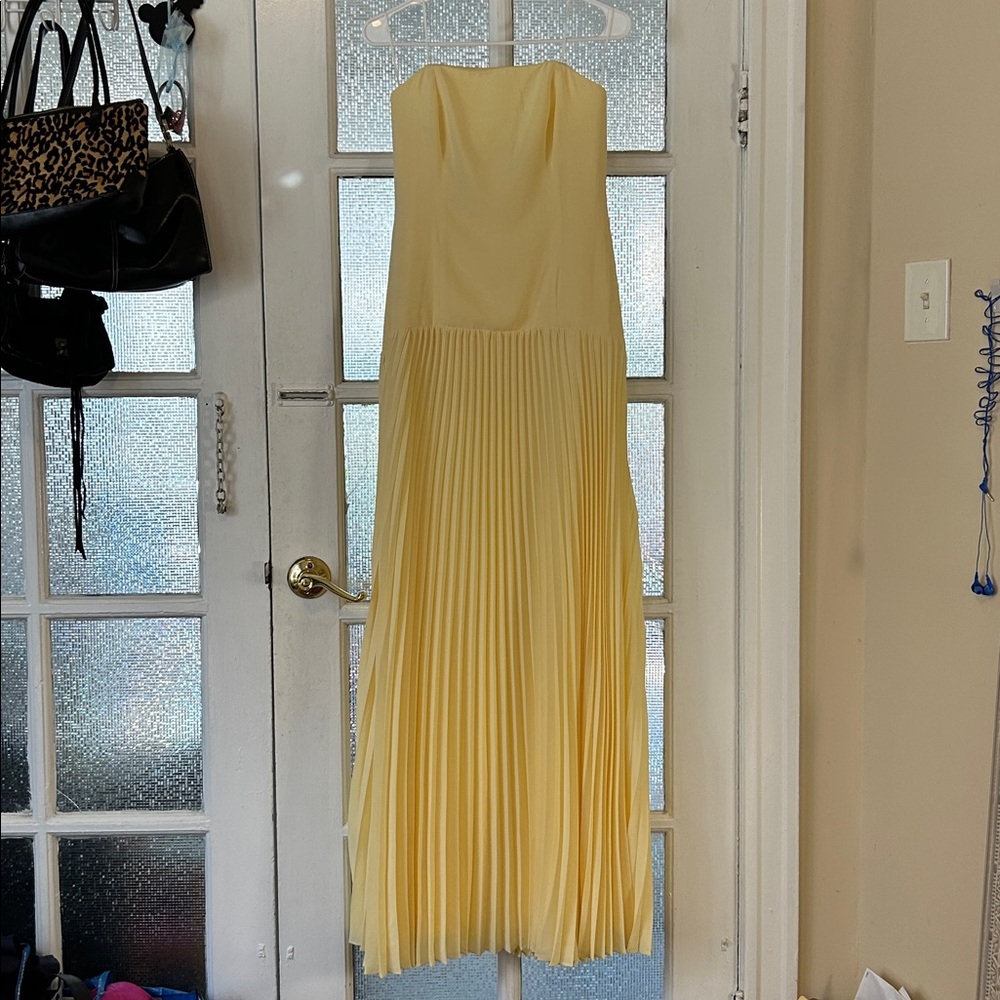 NWT Park & Fifth Bridesmaid Butter Yellow Daphne Dress size Medium - Picture 3 of 9